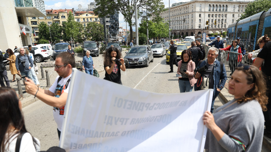 Медсестри на протест с искане за увеличение на заплатите