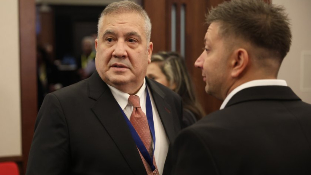 Слави Бинев не е бил член на инициативния комитет на Илияна Йотова
