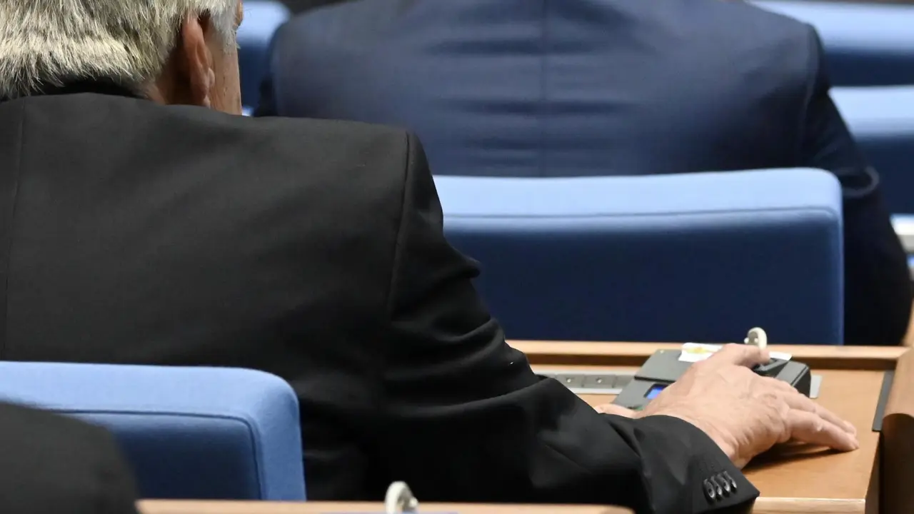 Депутатите се връщат на работа: Важни решения чакат парламента