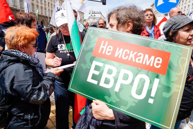 Защо еврото не е просто „следващата стъпка“ за България?