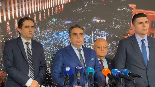 ПП-ДБ подкрепиха Пеевски и Борисов срещу референдума за еврото