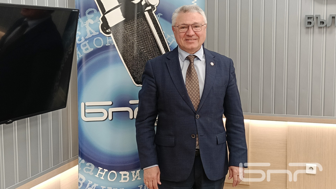 Шаламанов: Няма засилен риск заради разполагането на самолети на САЩ у нас