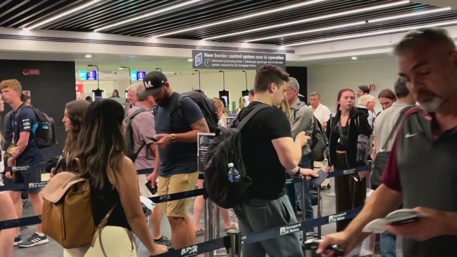 Новата система на ЕС утроява времето за преминаване през границата, твърди шеф на летище