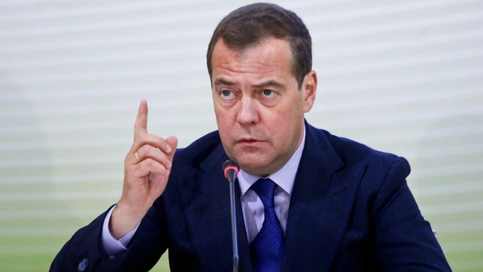 Медведев с ново предупреждение: Русия увеличава обсега и точността на оръжията си