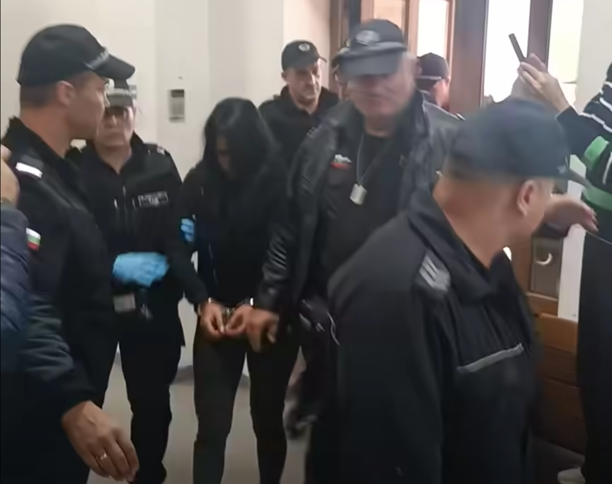 (ВИДЕО) Майка и син от Димитровград се изправиха пред Окръжен съд за убийство