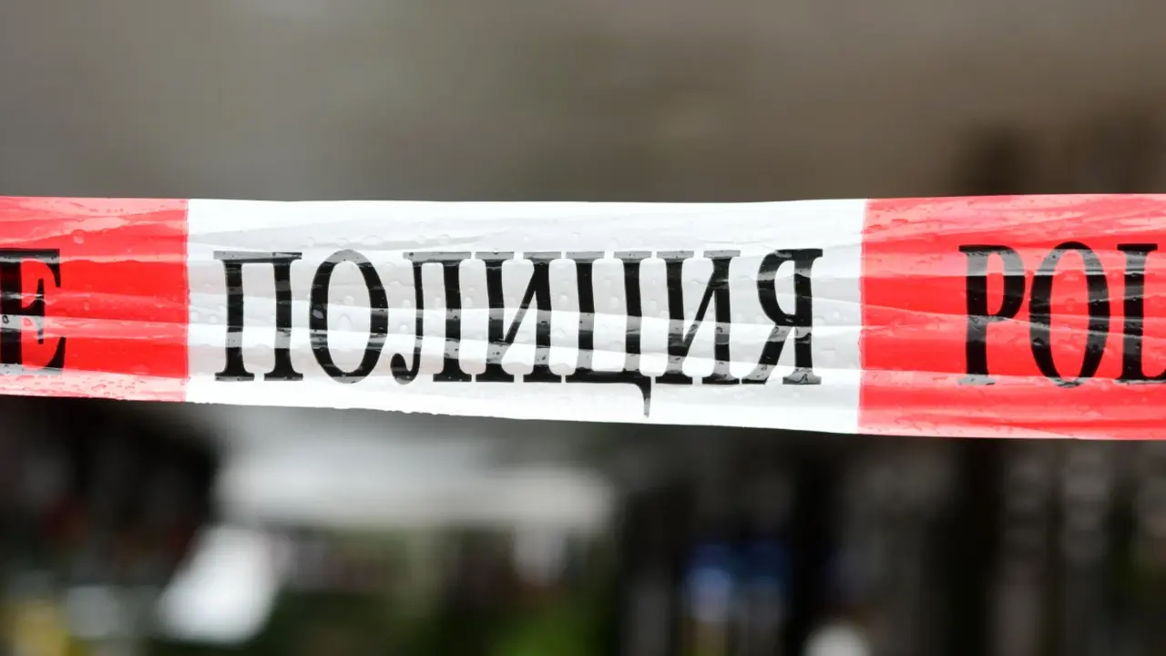 Следствени екипи влизат в оръжейния завод в Горни Върпища