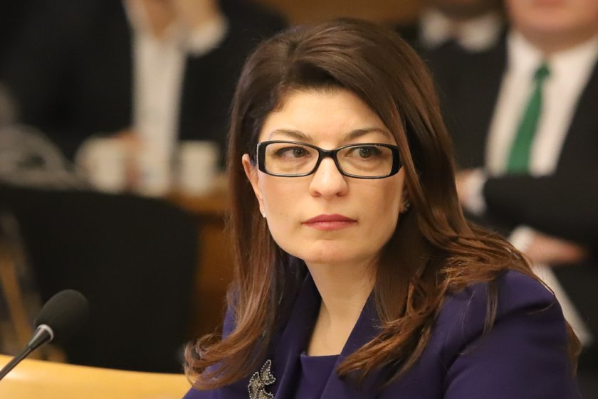  Делян Пеевски и Десислава Атанасова са летяли до Дубай с директен полет