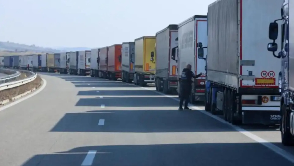 Блокадите на гръцките фермери продължават, границата с България отново е затворена за камиони