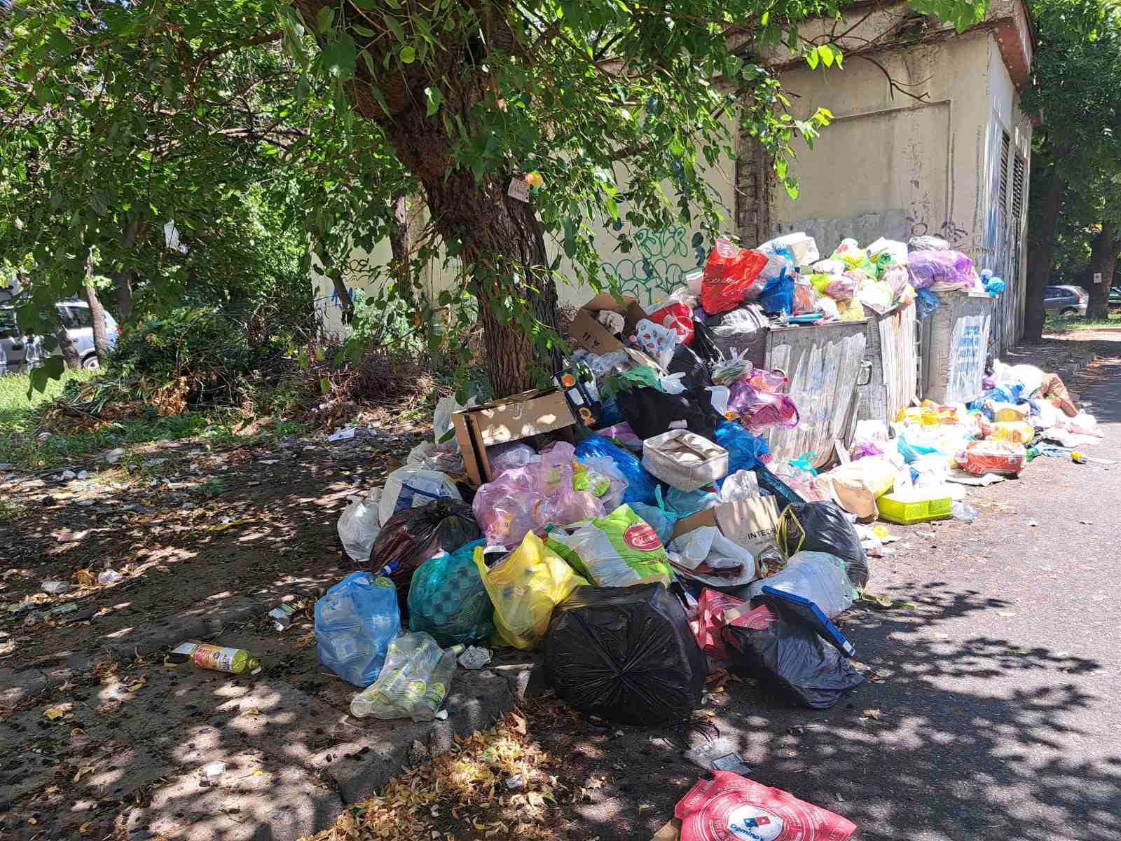 Докато Столична община се занимава със звезди Мишлен, гурме кухнята, София изглежда така