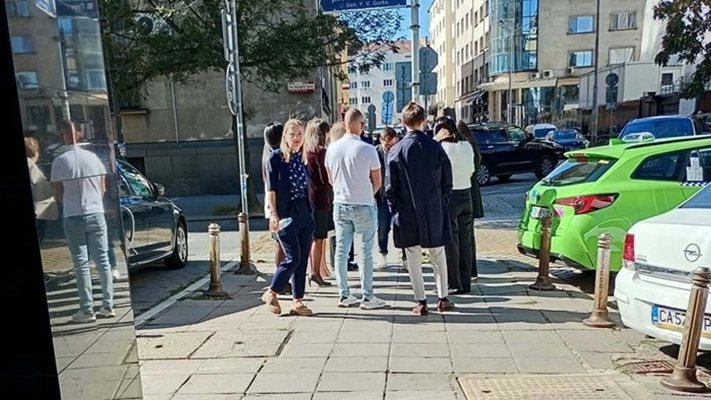 Извънредно: Намериха бомба в тоалетната на Централна поща!