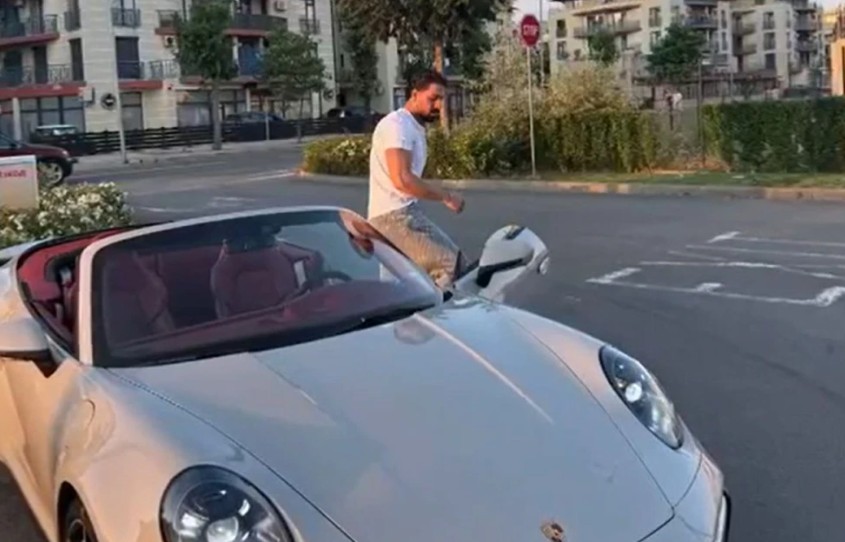 20 € глоба за Емрах Стораро за наглото му изпълнение на пешеходната зона в Созопол