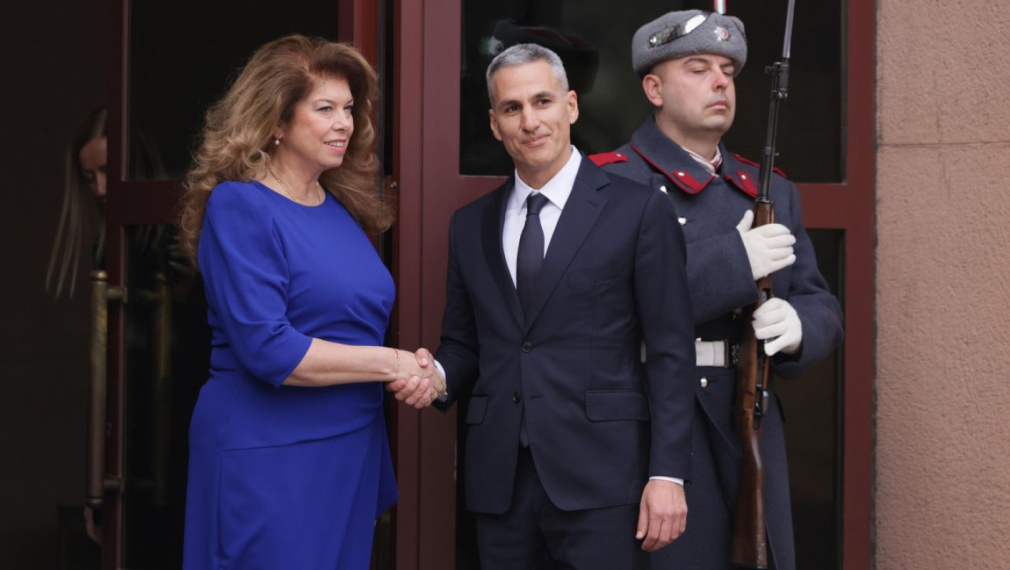 Андрей Гюров вече е длъжен сам и незабавно да напусне БНБ. Така пише в закона