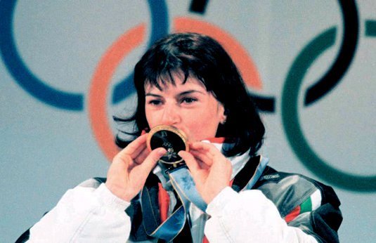 Екатерина Дафовска оцеля по чудо след катастрофа, колата й се е търкаляла по магистрала „Тракия“