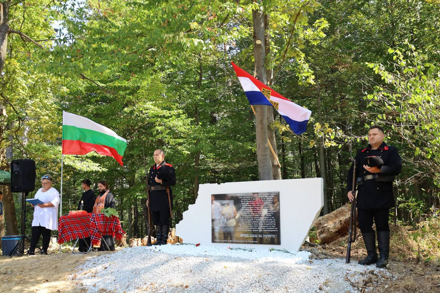 Посланикът на Русия в България Елеонора Митрофанова взе участие в тържествена церемония по откриването на паметна плоча
