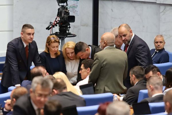 Управляващите ограничават предизборната агитация във фейсбук - ще е като в медиите