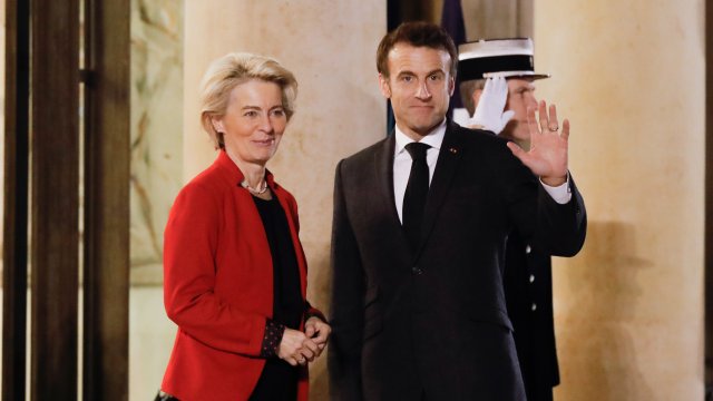 Стадната мисия на евромасовката във Вашингтон е постановъчно фиаско