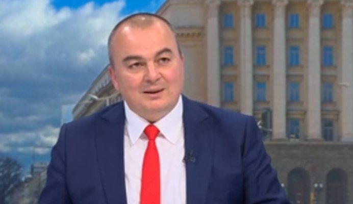 Хванаха две бракониерски лодки с над половин тон мръсни черни миди край Варна