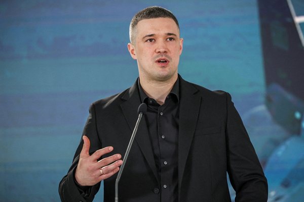 Италия предложи висок пост на уволнения от Зеленски военен министър