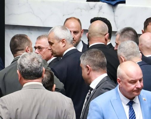 Скандали в НС, Петър Стойчев и Костадинов почти се сбиха