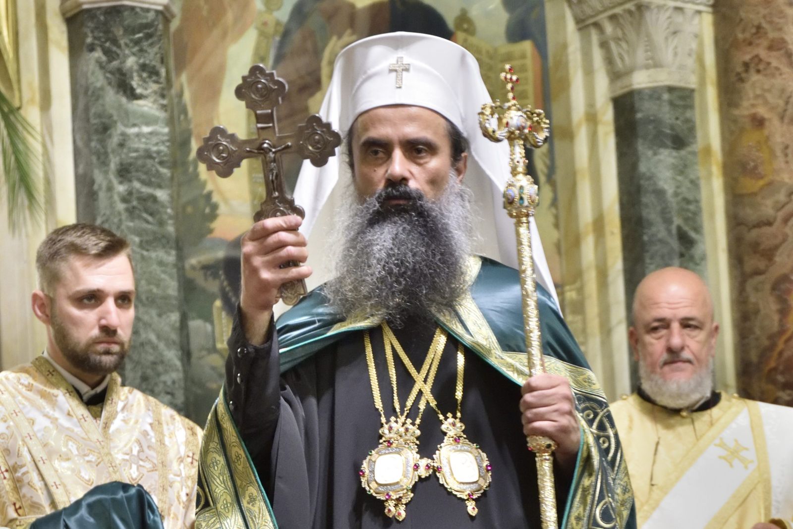 Софийската митрополия опроверга медийните лъжи за прекъсната Литургия заради Митрофанова