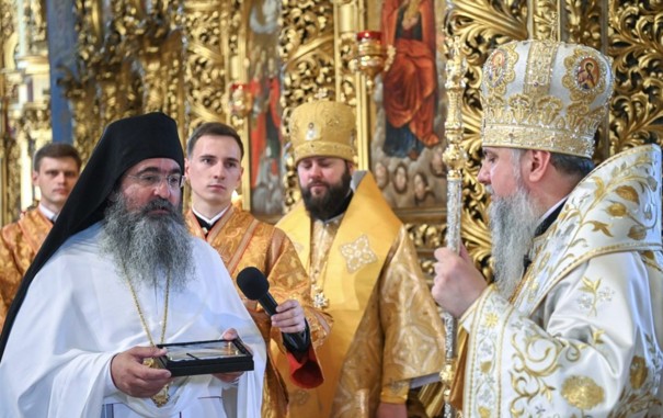 АРХИМАНДРИТ НИКАНОР В КИЕВ: ОТНОВО В СЪСЛУЖЕНИЕ С УКРАИНСКИТЕ СХИЗМАТИЦИ