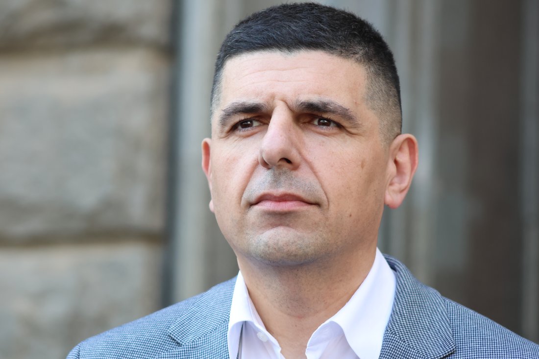 Когато в съдебен документ на правителството на САЩ се твърди, че бивш български премиер е получавал подкупи срещу услуги за частен бизнес, това не може да бъде заметено с мълчание