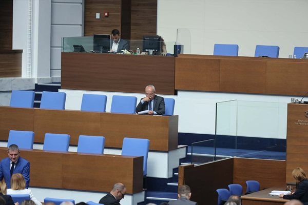 Парламентът реши: задлъжняваме с още до 3,8 млрд. евро