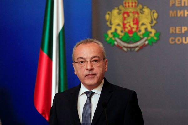 Чиновникът остава без банкети, няма служебна почерпка и за Нова година