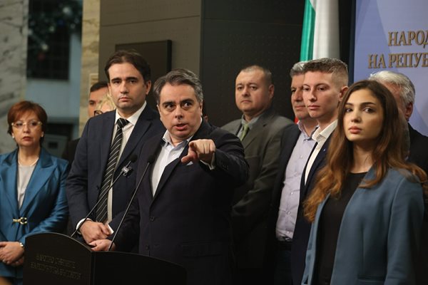 Започна срещата на ПП-ДБ с президента Радев