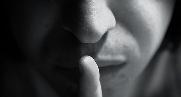 Как се нарича народ, който може да се вдигне мигновено срещу отделен човек, но мълчи срещу системата, която го мачка ежедневно?