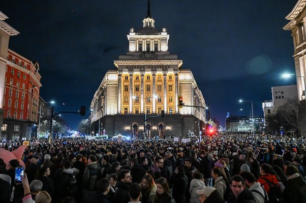 116 закона за рекордни 14 месеца приел 51-ят парламент между протестите за старт и на финал
