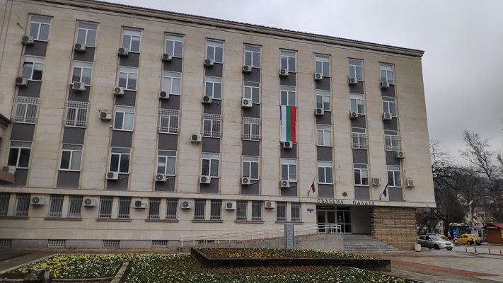 Условна присъда за шофьор на бус, убил жена и ранил друга на 