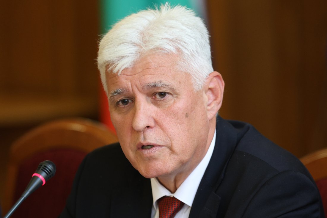 Стоянов: Няма нови операции по обследване на потъналия кораб