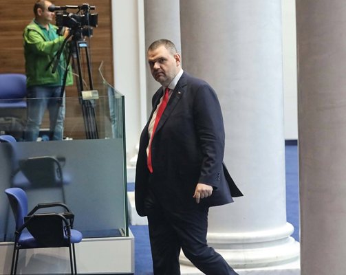 Пеевски: Чакат да минат изборите и да започне безумно харчене