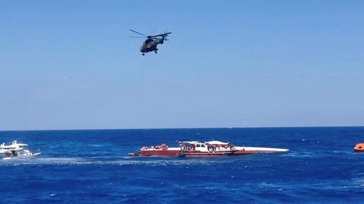 Капитанът на потъналия край Кипър ферибот избягал първи, жилетките не стигали 