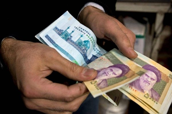 Иранците са под тежестта на икономическата война... Дали гневът им ще избухне?