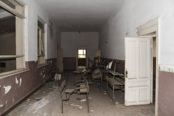 Училища тънат в забрава и разруха, игрища са изпочупени и обрасли с плевели, но евроатлантиците са твърдо убедени, че България върви по правилния път