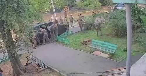 Украинските спецслужби общуват помежду си на руски език по време на стрелбата между тях в Киев