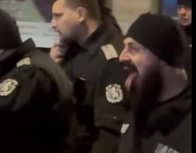 Изплези се на вашите платени качулати провокатори, дето му късаха пагоните и мятаха бомби по колегите му. Пуснахте го в месомелачката и го съсипахте...