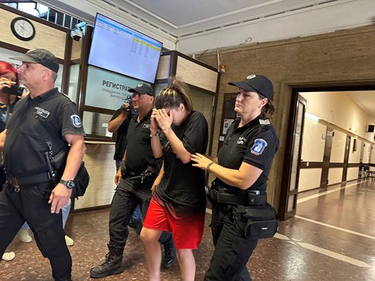 Всяка вечер се биеха и крещяха - съсед за дома, в който бе убито бебето във Варна