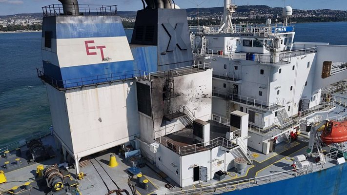 Във Варна ремонтират танкер, ударен от дрон в Черно море