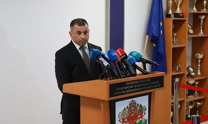 Полицията: Самоубилият се баща, който наръга детето си до смърт, бил психично болен