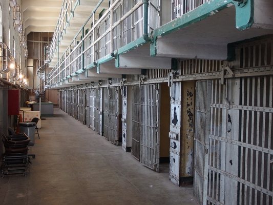 Искат задържане под стража българин, издирван в Гърция за грабеж и тежка телесна повреда