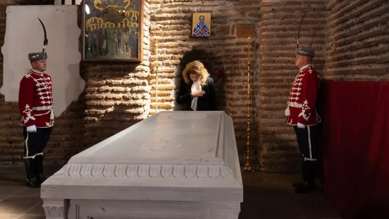 Има важни за България събития, които са над дай си ми куклите, на си ти парцалките