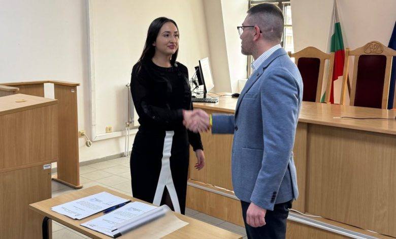 Защо е нормално в нашата държава млади момичета да стават съдии?