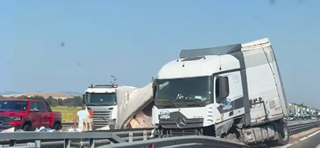 Тир разкъса мантинели на „Тракия“, затруднен е трафикът към София (ВИДЕО)