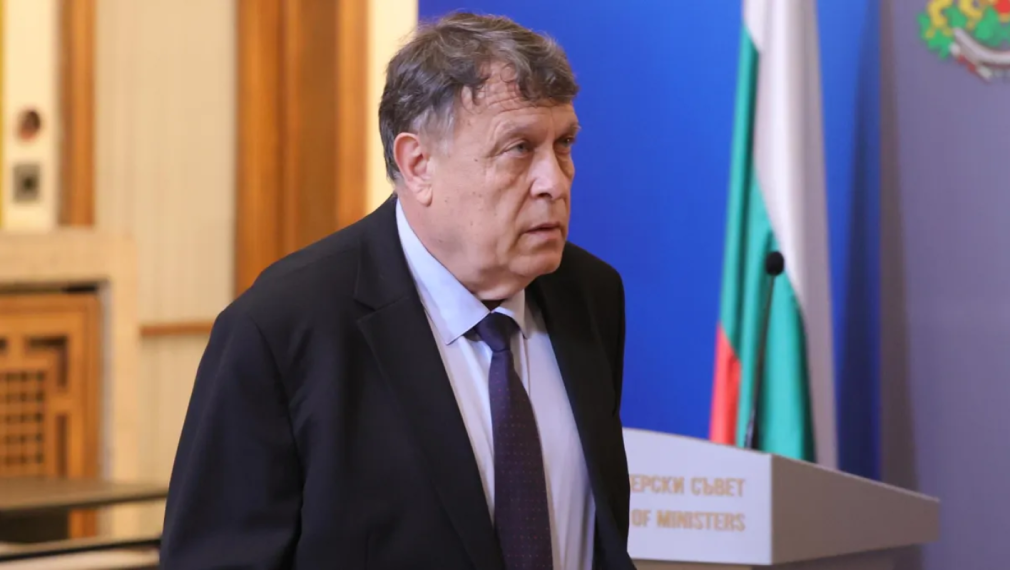 Министър Вълчев: МОН проверява ЛГБТ филм, сниман в две столични училища с пари от Фонд „Култура“