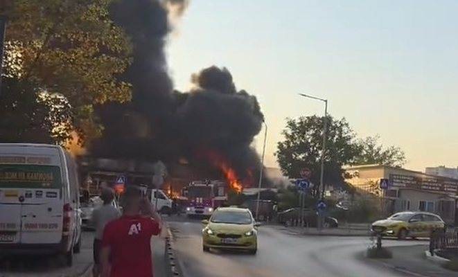 Мощен взрив във Варна! Страшно е, има и пострадал