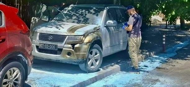 Огнена вендета! Опожариха коли на българското посолство в Скопие