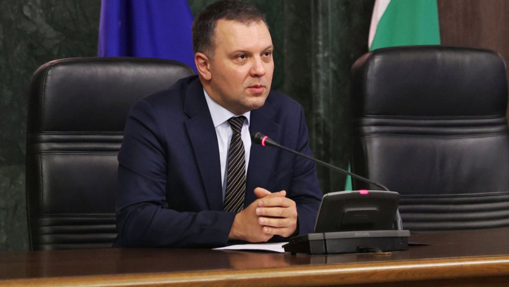 Министър Найденов за ПП-ДБ и съдебната реформа: Малко е нелепо капитанът на „Титаник“ да има претенции за експертиза в корабоплаването